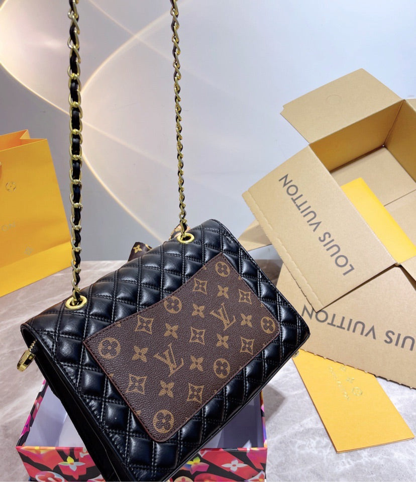 Woman LV shoulder handbag